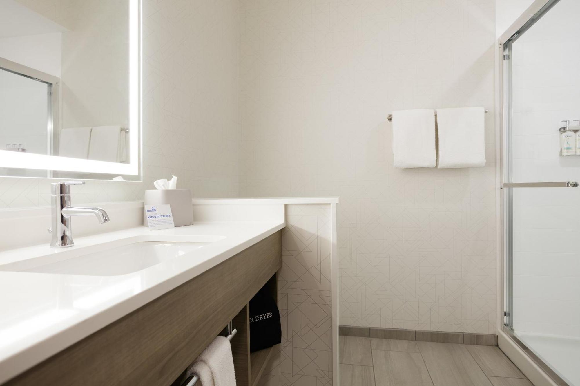 Holiday Inn Express & Suites Wilmington West - Medical Park By Ihg Εξωτερικό φωτογραφία