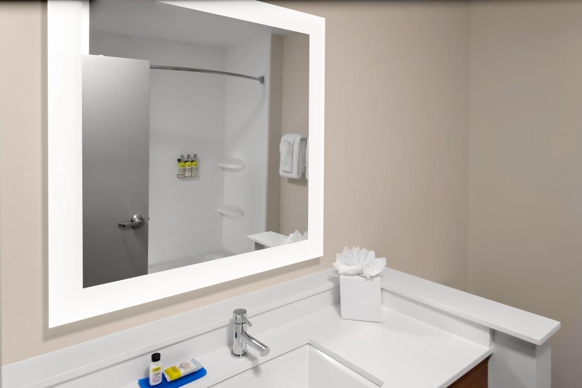 Holiday Inn Express & Suites Wilmington West - Medical Park By Ihg Εξωτερικό φωτογραφία