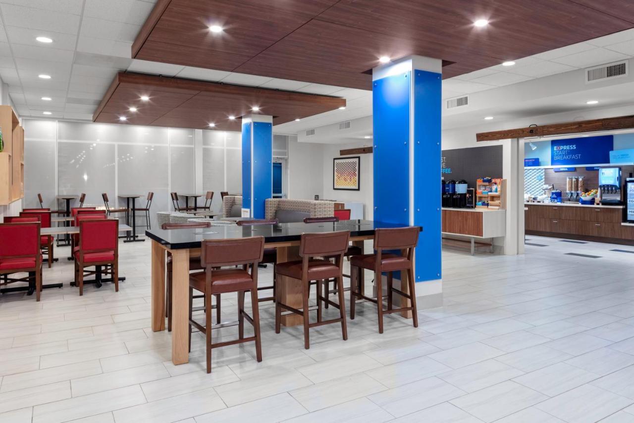 Holiday Inn Express & Suites Wilmington West - Medical Park By Ihg Εξωτερικό φωτογραφία