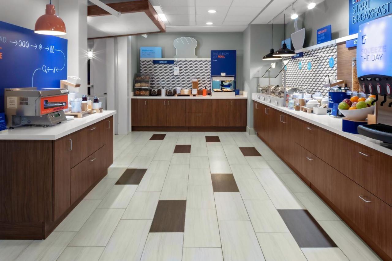 Holiday Inn Express & Suites Wilmington West - Medical Park By Ihg Εξωτερικό φωτογραφία